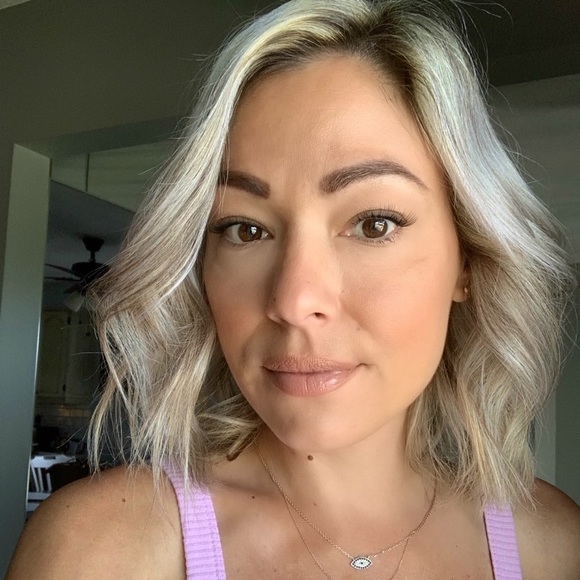 Meet your Posher, Jennifer - Picture 1 of 1